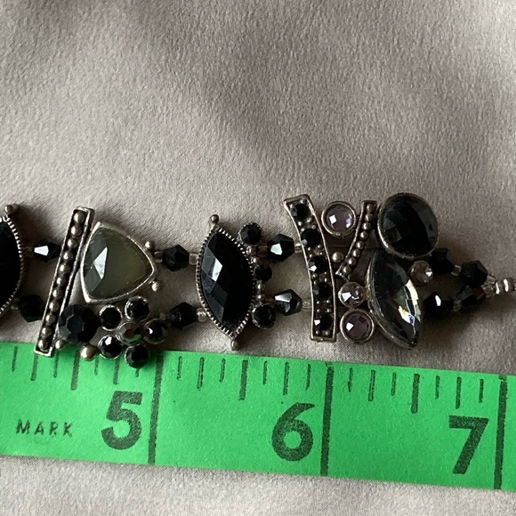 Pretty black tone stone artisan bracelet - Picture 7 of 7